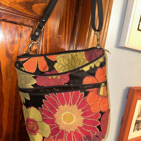 Vibrant Floral Crossbody Bag - Picture 7 of 14